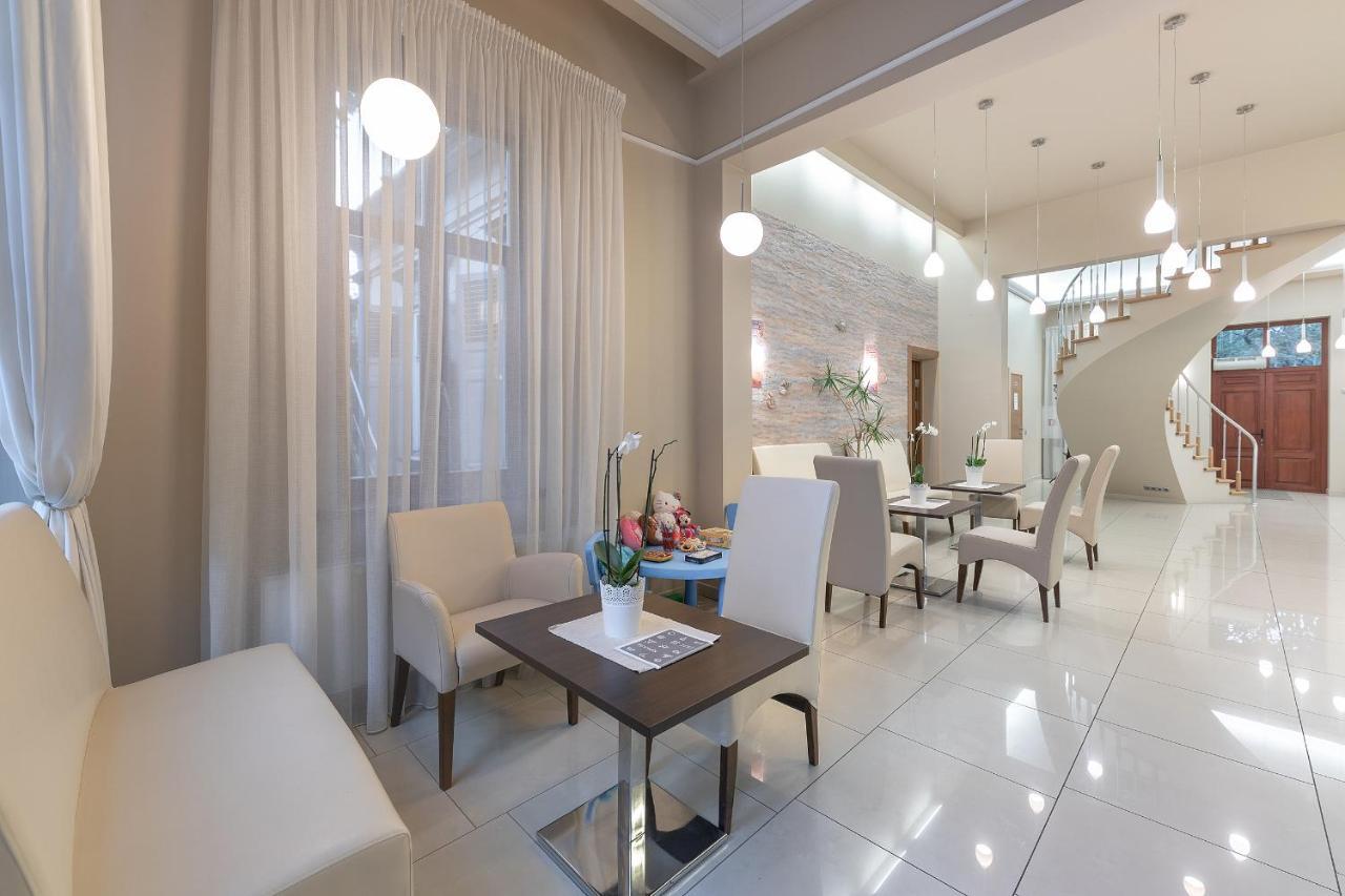 Room In Bb - Valensija - Suite For Two In Nice Hotel Jurkalne Zewnętrze zdjęcie